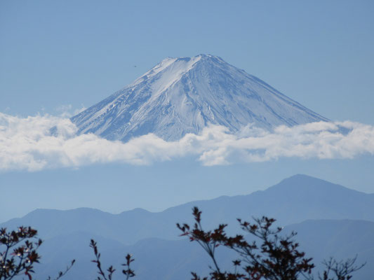 アップにするとこんな感じ　雲の鉢巻というか腹巻というか、それで浮いているように見える