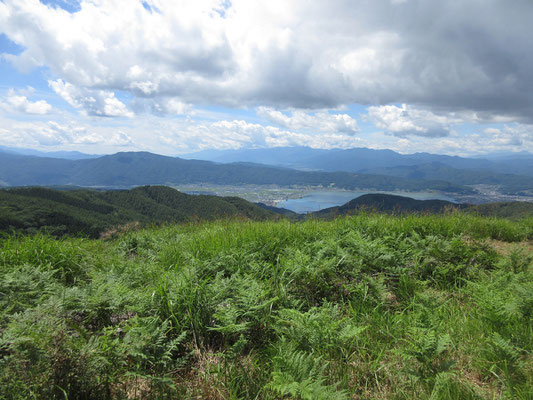 守屋山が大きく見え、伊那谷が岡谷から回り込んで入っていくのもよく見える　ジオラマ大展開の世界