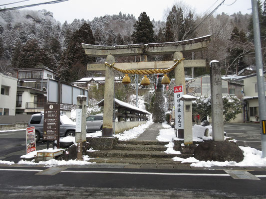 この登山口から登っていく