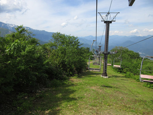 暑さでグッタリしてしまい、片道でも往復でも料金同じというリフトに下山時も乗ってしまう