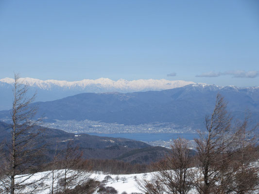 諏訪湖と北アルプス　中央に鹿島槍ヶ岳　五龍岳　右の方には白馬岳と後立山連峰が揃い踏み！