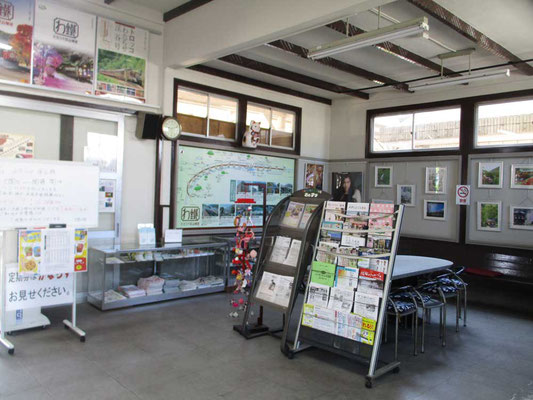 閑散としている大間々駅　わ鐵の中では主要駅なのですが・・・