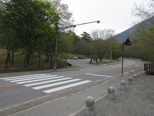 そんな観光名所を満喫しながら、お疲れ様　閑散とした駐車場に無事帰還