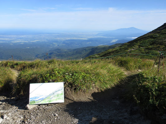 鳥海山を描くが、ちょっと遠い