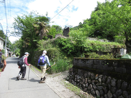 登山口付近は標識もなく、わかりにくい