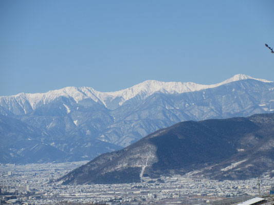 思わず一人、声を上げてしまう眺め！　真っ白な白峰三山