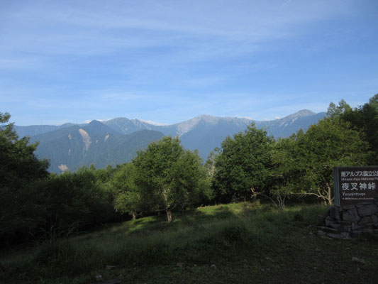 ご飯を食べている間に雲が取れてきた白峰三山！