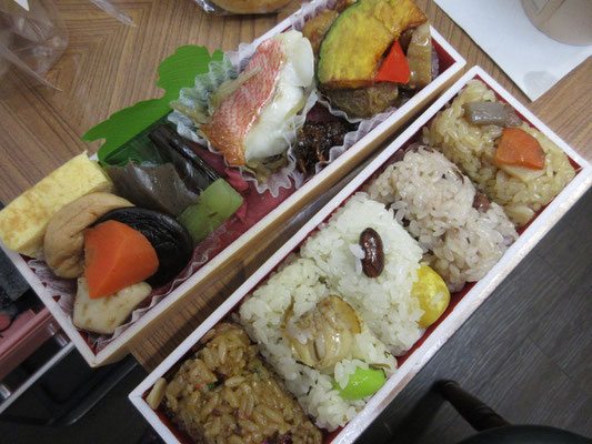 会場受付のお手伝いもしてくれた義妹Eさんの差入れ弁当が超高級で美味でした！