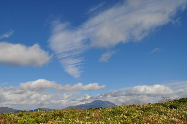 岩手山の上空に大きく青空が拡がります　いっときはこんなにいい天気に恵まれました