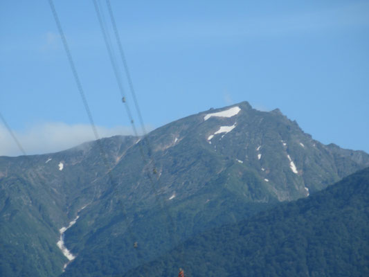 往路の関越道から見た谷川岳 双耳峰がバッチリ