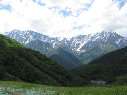 しかしもっと上に行く予定だったので、行ってみれば、またまた驚きの大展望！
