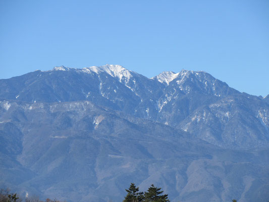 鳳凰三山の観音岳〜地蔵岳付近をズーム　昨秋歩いたので、現地がどうなっているのか分かるが、当日はまったく視界がなかったので今更ながら地形を見定める　