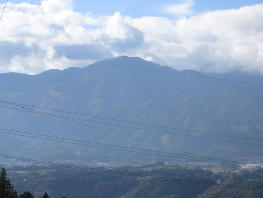 送電線が玉に瑕だが、立派な越百山