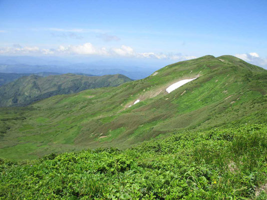 西焼石岳と秋田県側