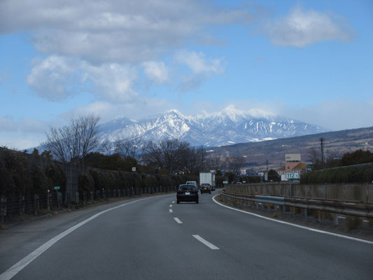 そして正面行く手には八ヶ岳