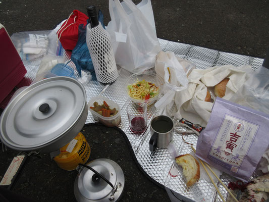 日が長いので、外で夕食　