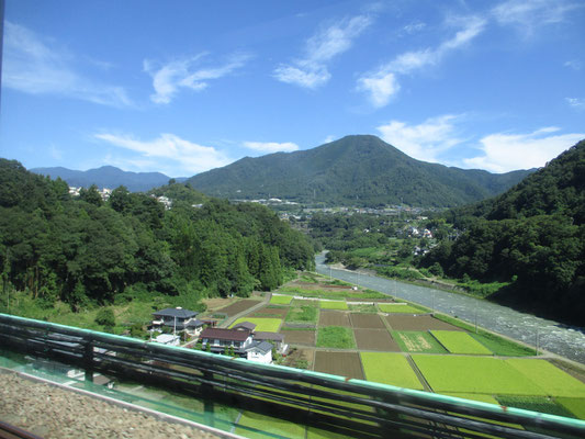 大月手前　百蔵山