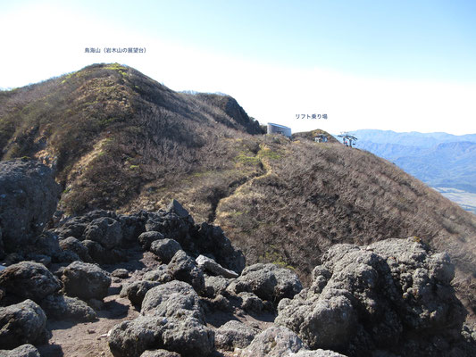 すぐそこのリフト乗り場の終点駅　その隣のピークが岩木山の展望台でもある鳥海山