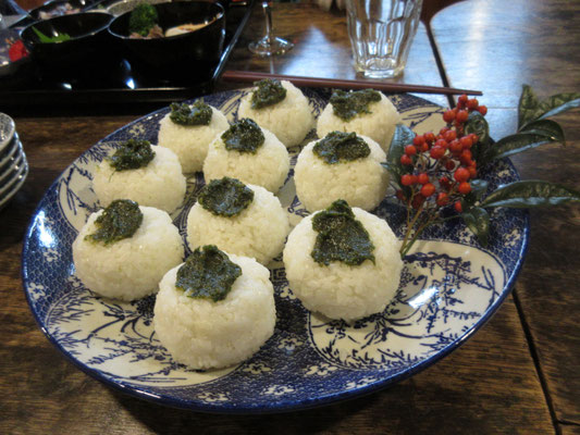 新米のご飯は、山椒味噌のおにぎり 二つ頂きましたが、お腹がいっぱいでなければもっと食べたかった…