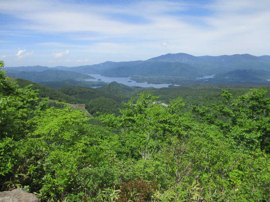 桧原湖と吾妻連峰