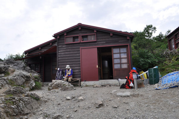 山頂で2時間も過ごしたので小屋に戻った時には登山者はもう誰も居ませんでした