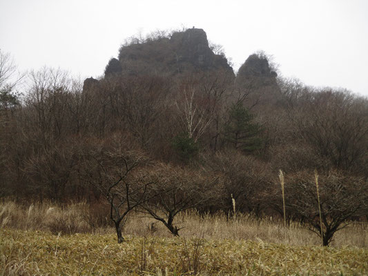 振り返ると、一瞬　磨墨岩が堂々と見えました