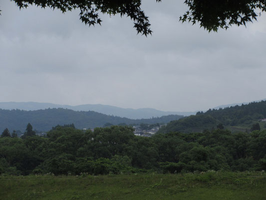 天気が良ければ、ここからは早池峰山が見えるはず　二日前に登った早池峰山を思いながらイーハトーブの旅に別れを告げたのでした
