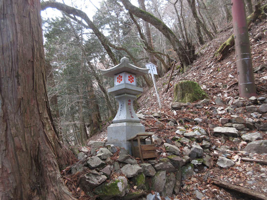 黙々と登ってようやく半分の25丁目まで来た