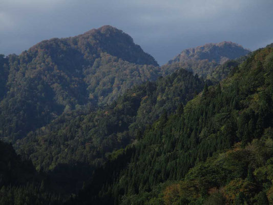 アップにした女加無山と男加無山