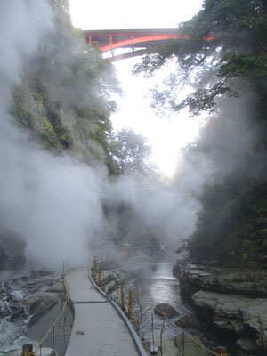 谷が湯気？でうまっている