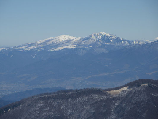 そして浅間山よりまた左手には、四阿山と根子岳