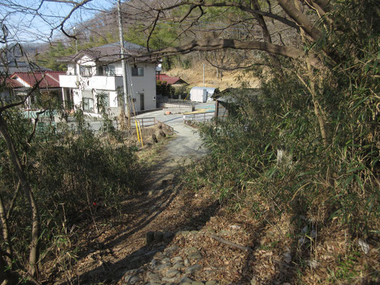 まもなく里に到着