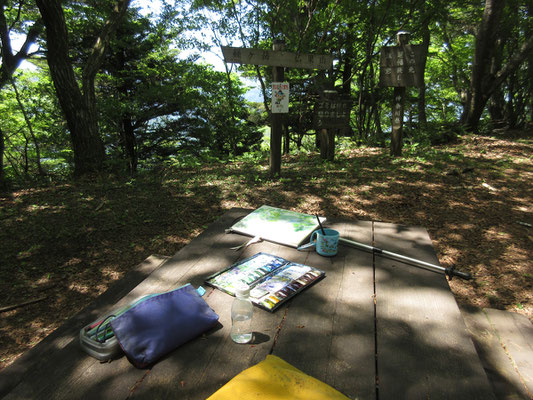 何度もここを通っているが、休憩するのは初めて　いつもここで憩いたいな〜と思っていたので、嬉しい