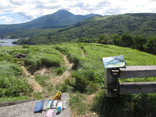 まず途中の駐車スペースで蓼科山を１枚スケッチ