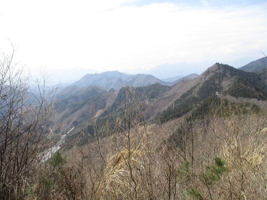 雛鶴峠から日向舟まで行く手前に一番展望のいい所がある　リニア見物も可能　