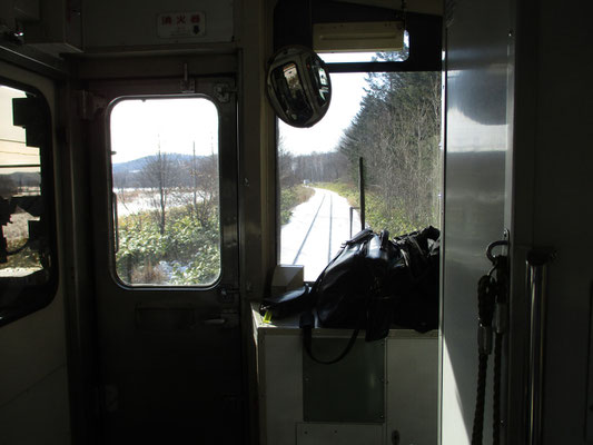 しれとこ摩周号の前面　この車両内が異常な暑さ（暖房）で、途中運転手さんに「暑すぎるのですが…」と温度調整を頼む