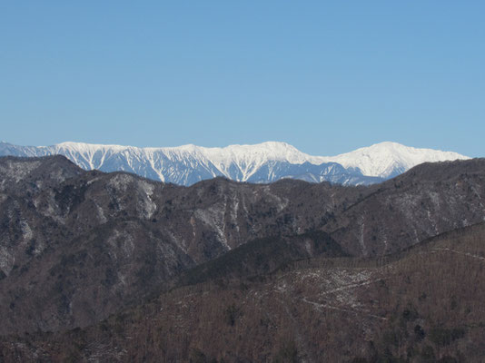 笹山〜広河内岳〜農鳥岳に連なる稜線　そして大きな間ノ岳