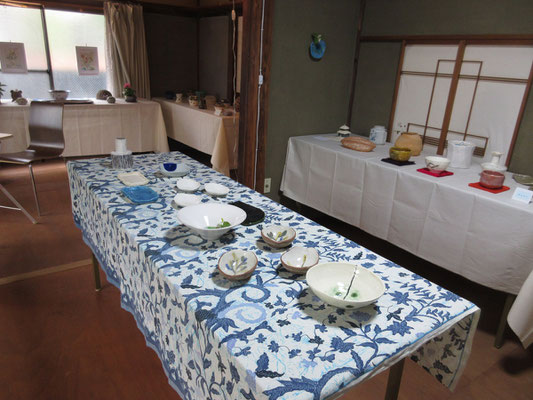 陶芸三人展の会場2