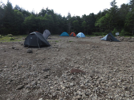 帰ってきたら幾つかのテントが増えていた
