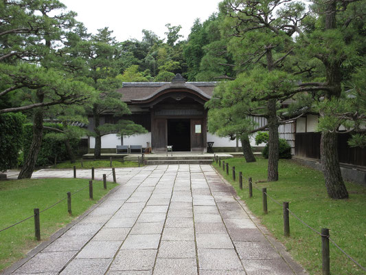展示会への「御門」を入ったところ
