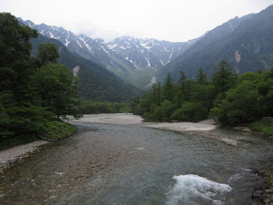 梓川上流方面には穂高連峰