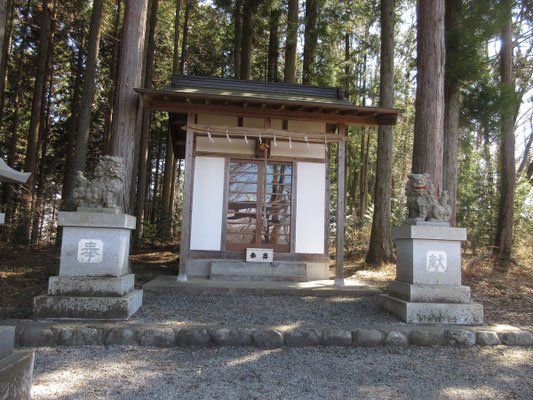 次はもう少し上にある榛名神社