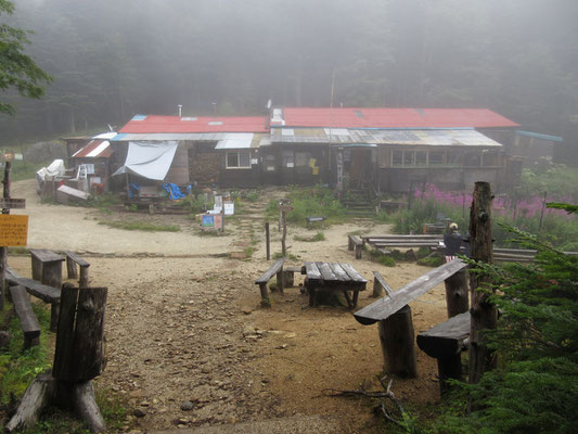 南アルプスらしい、古い山小屋