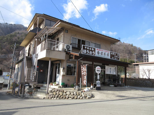 こちら方面に来ると、必ず立ち寄る裂石バス停にある「番屋茶屋」　美人のおかみさんもお元気そうでホッとしました