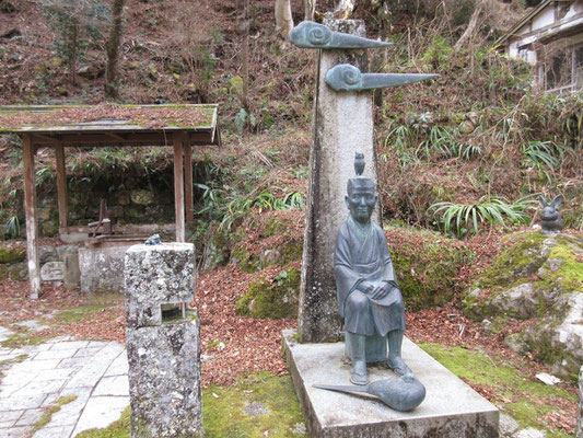 松尾芭蕉さんも、動物たちに囲まれていらっしゃいます