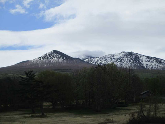 萱野高原からの八甲田山