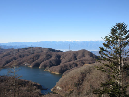 最初に本日最大の急登をこなすと、ご褒美にこの景色！