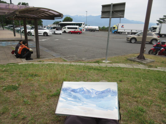 境川PAがお気に入りなのも、晴れていると白峰三山が見えるから 早速我慢できずにスケッチ開始