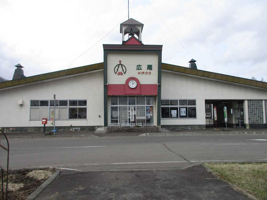 帰路に立ち寄った旧広尾線の終着駅　広尾駅駅舎です　現在は十勝バスの発着所になっています