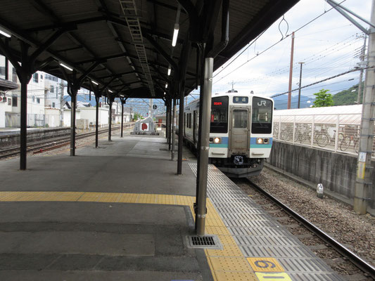 大月行きの普通列車　塩山から乗車する登山者は多くない